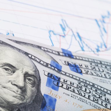 Hisse senedi grafiği ve 100 ABD Doları banknot - Pazar kavramı