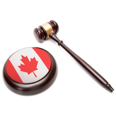 Yargıç tokmak ve Duvarcı ile o - Kanada ulusal bayrağını