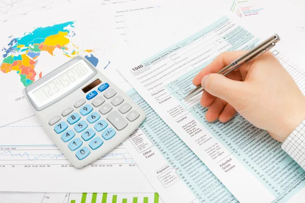 1040 bize vergi formu dolduran adam