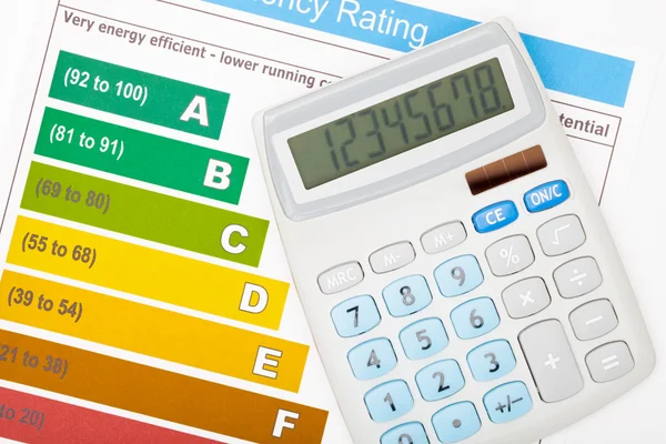 Tabla de eficiencia con calculadora sobre él —  Fotos de Stock