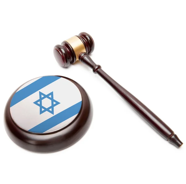 Judge gavel and soundboard with national flag on it - Israel — Stock Photo, Image