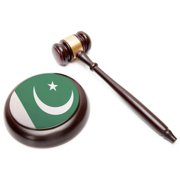 Judge gavel and soundboard with national flag on it - Pakistan — Stock Photo, Image