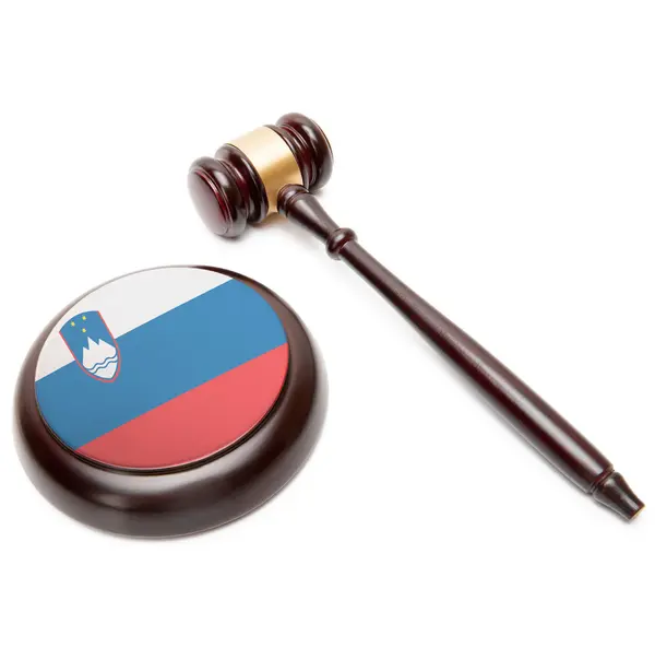 Judge gavel and soundboard with national flag on it - Slovenia — Stok Foto