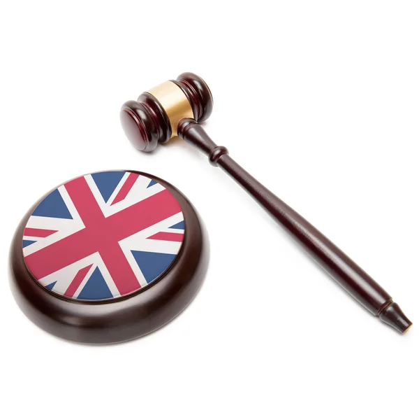 Judge gavel and soundboard with national flag on it - United Kingdom — Stock Photo, Image