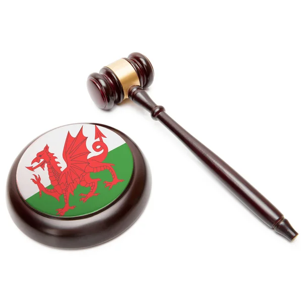 Richterhammer und Resonanzboden mit Nationalflagge drauf - Wales — Stockfoto