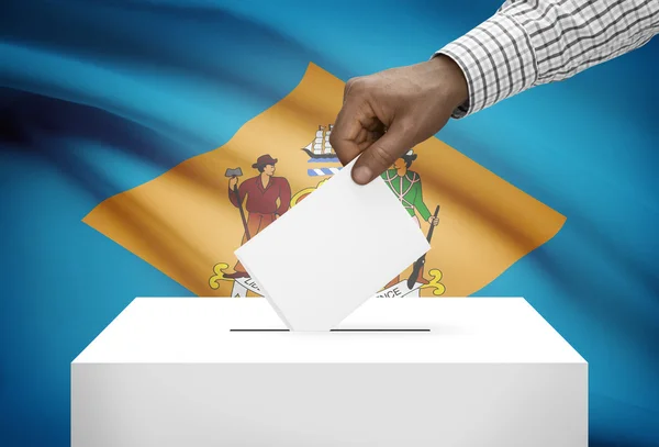 Voting concept - Ballot box with US state flag on background - Delaware — Stock Photo, Image