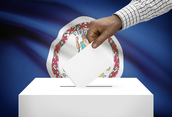 Голосования концепции - урна с нами государственный флаг на фоне - Вирджиния
