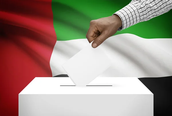 背景 - アラブ首長国連邦の国旗と投票箱 — ストック写真