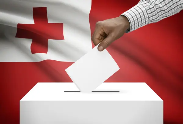 Scatola di scheda elettorale con la bandiera nazionale su priorità bassa - Tonga — Foto Stock