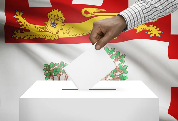 Voto concetto - urna con la bandierina canadese Provincia su priorità bassa - Prince Edward Island — Foto Stock