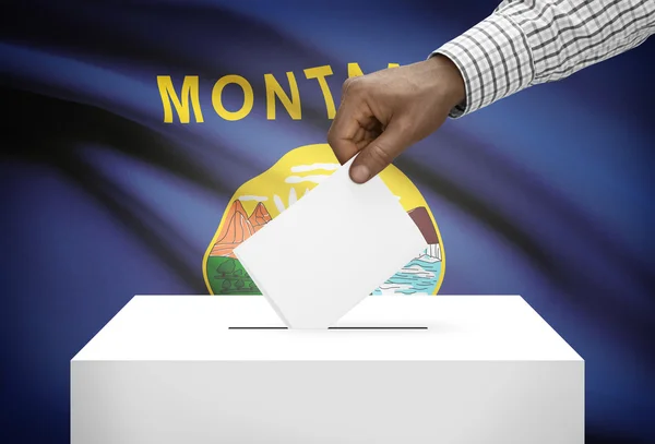 Kavram - oy sandığı bizimle Devlet bayrağı arka plan üzerinde - Montana oylama. — Stok fotoğraf