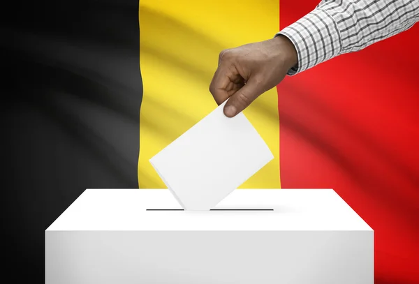 带背景-比利时国旗的投票箱 — 图库照片