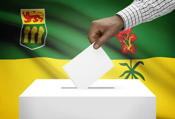 Voting concept - Ballot box with Canadian province flag on background - Saskatchewan — Stock Photo, Image