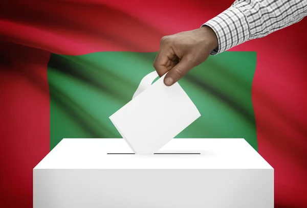 背景 - モルディブの国旗と投票箱 — ストック写真