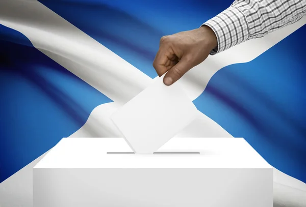带背景-苏格兰国旗的投票箱 — 图库照片