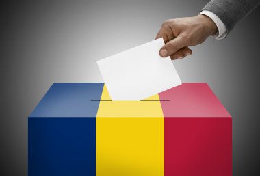 Oy sandığı ulusal bayrak renkleri - Chad boyalı