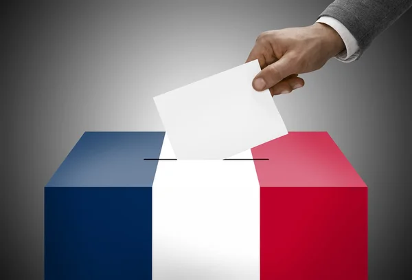 Scatola di scheda elettorale verniciato nei colori della bandiera nazionale - Francia — Foto Stock