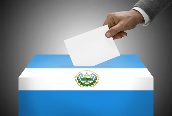 Избирательная урна, окрашенная в цвета национального флага - Сальвадор — стоковое фото