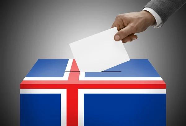 Scatola di scheda elettorale verniciato nei colori della bandiera nazionale - Islanda — Foto Stock