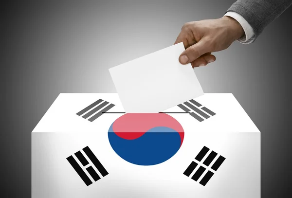 Wahlurne gemalt in Nationalflagge Farben - Südkorea — Stockfoto