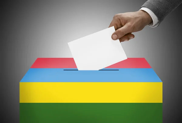 国旗の色 - モーリシャスに描かれた投票箱 — ストック写真