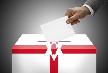 Oy sandığı ulusal bayrak renkleri - Kuzey İrlanda boyalı