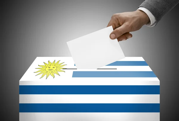 Scatola di scheda elettorale verniciato nei colori della bandiera nazionale - Uruguay — Foto Stock