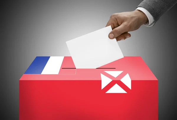 투표 상자 그린 국기 색깔로-월리스 푸투나 — 스톡 사진