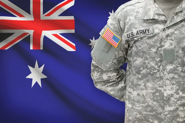 背景-澳大利亚国旗的美国士兵 — 图库照片