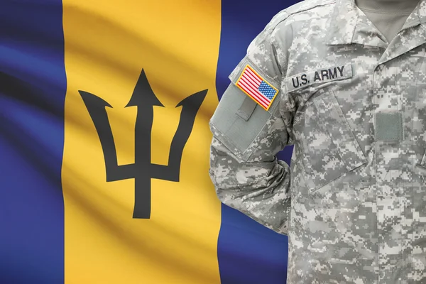 Americký voják s vlajkou na pozadí - Barbados — Stock fotografie