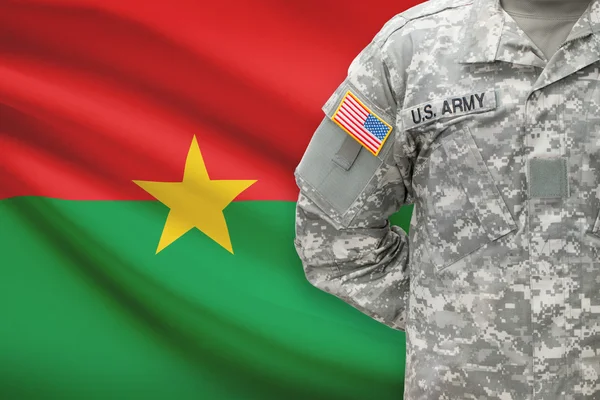 Americký voják s vlajkou na pozadí - Burkina Faso — Stock fotografie