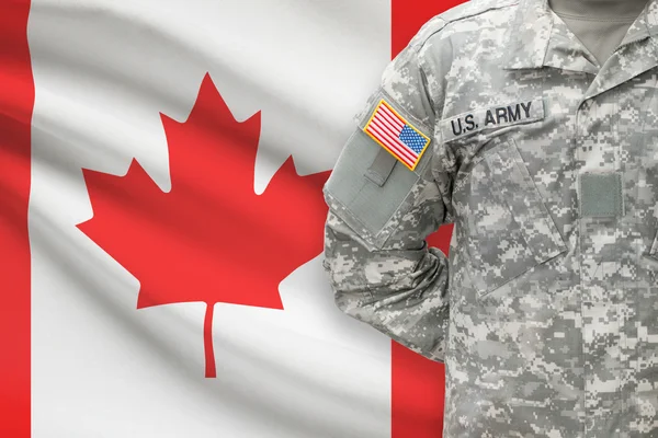 Soldado americano com bandeira no fundo - Canadá — Fotografia de Stock