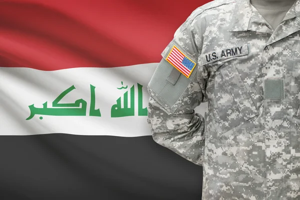 American soldier with flag on background - Iraq — Stock Photo, Image