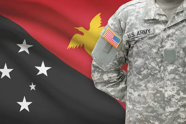 Amerykański żołnierz z flagi na tle - Papua-Nowa Gwinea — Zdjęcie stockowe