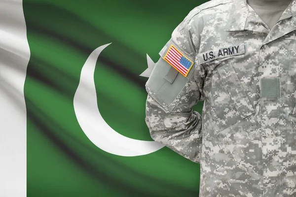 American soldier with flag on background - Pakistan — Stock Photo, Image