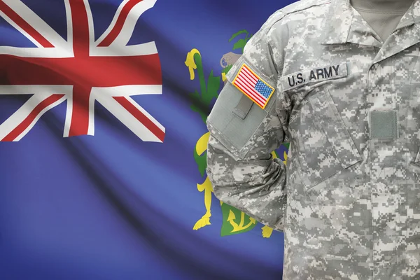 Soldado americano con bandera sobre fondo - Grupo de islas de Pitcairn —  Fotos de Stock