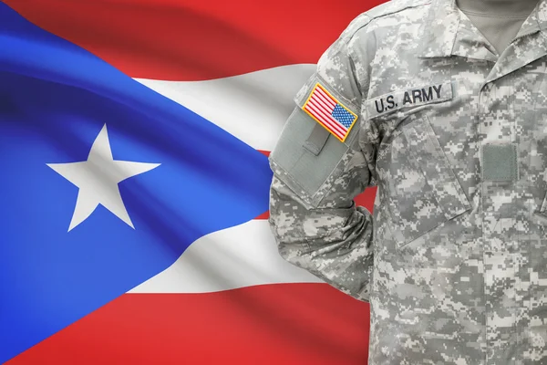 Soldat américain avec drapeau sur fond - Puerto Rico — Photo