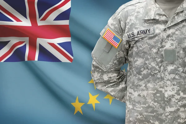Soldado americano con bandera sobre fondo - Tuvalu — Foto de Stock