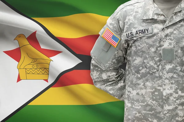 Americký voják s vlajkou na pozadí - Zimbabwe — Stock fotografie