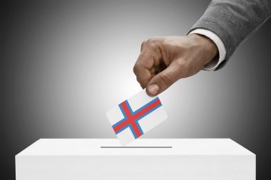 Siyah bayrak tutan erkek. Kavram - Faroe Adaları oylama