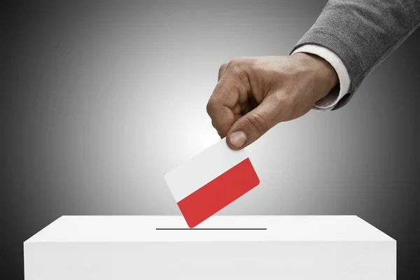 Maschio che tiene bandierina nero. Voto concetto - Polonia — Foto Stock