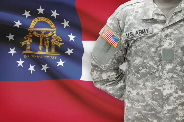 Soldado americano con nosotros estado de bandera en el fondo - Georgia —  Fotos de Stock