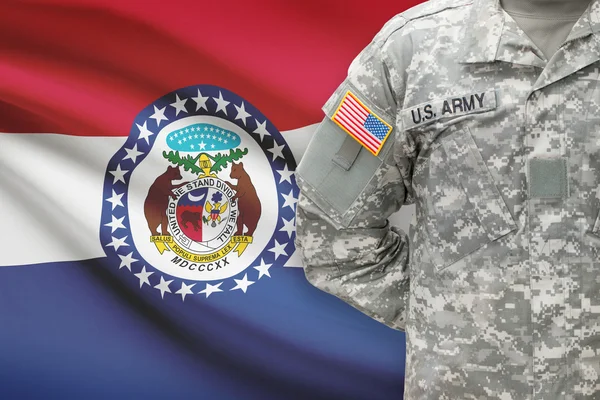 American soldier with US state flag on background - Missouri — Stock Photo, Image