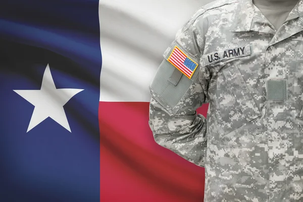 Soldado americano con bandera sobre fondo - Texas —  Fotos de Stock