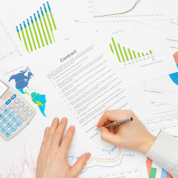 Business man working with financial data - signing contract - studio shot — Stock Photo, Image