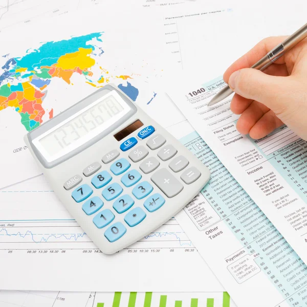 Male filling out 1040 US Tax Form using silver ball pen - studio shot — Stock Photo, Image