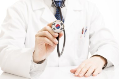 Doktor holding stetoskop ile bayrak serisi - Güney Kore