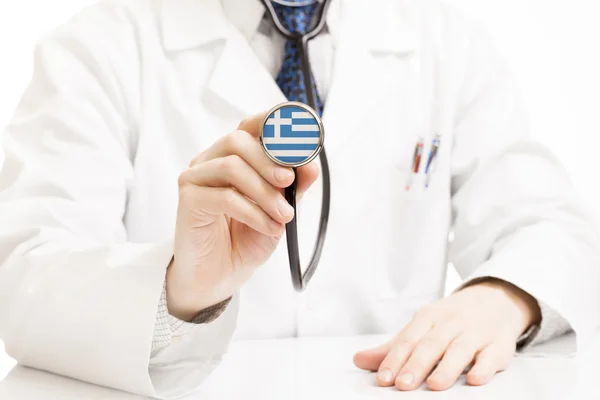 Docteur holding stéthoscope avec drapeau série - Grèce - hellénique — Photo