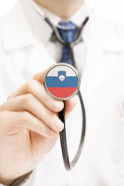 Státní vlajka na koncepční řady stetoskop - Slovinsko — Stock fotografie