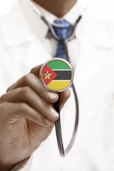 Stéthoscope avec série conceptuelle des drapeaux nationaux - Mozambique — Photo